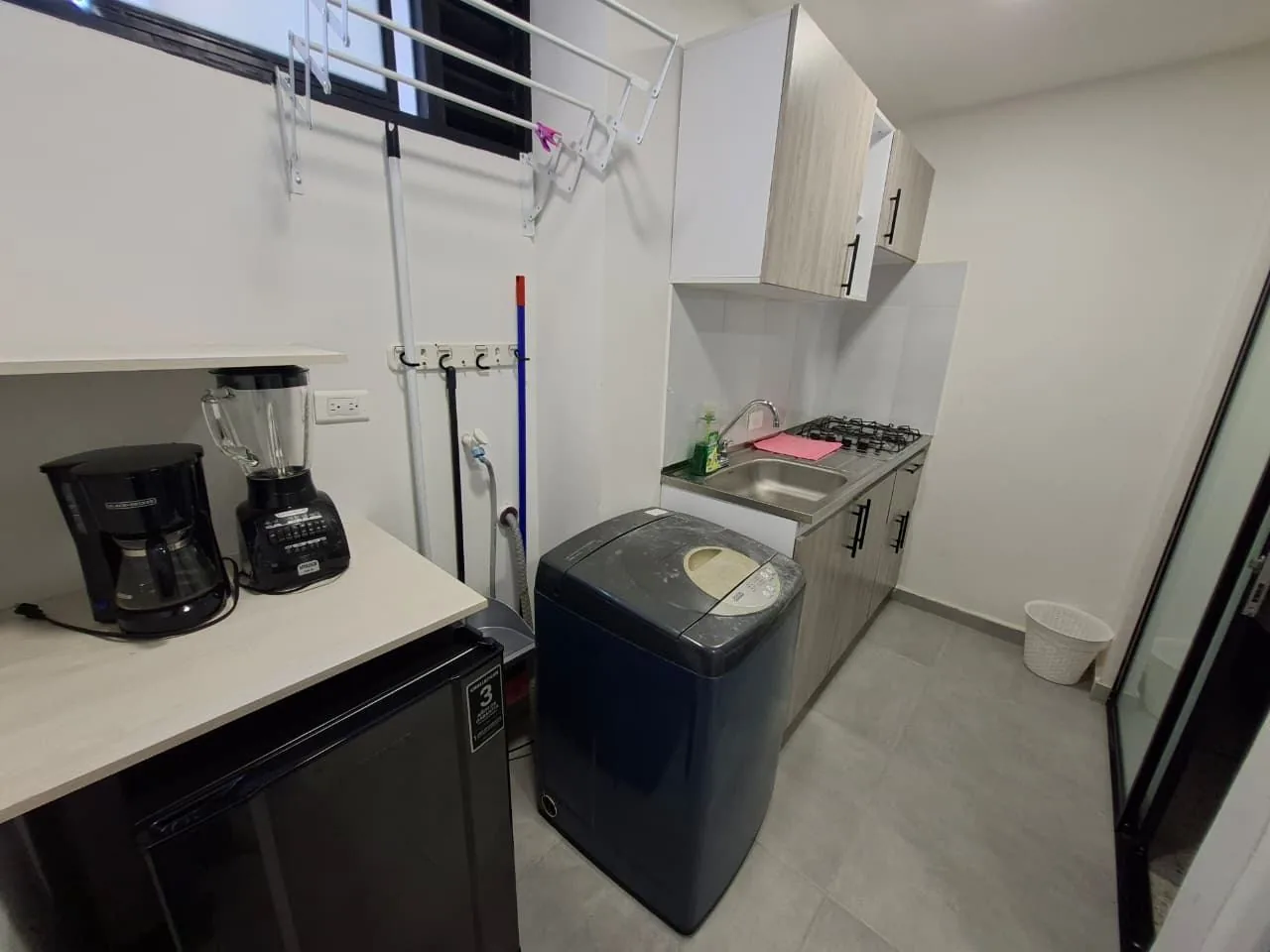 Apartaestudio 103 con cama y comedor